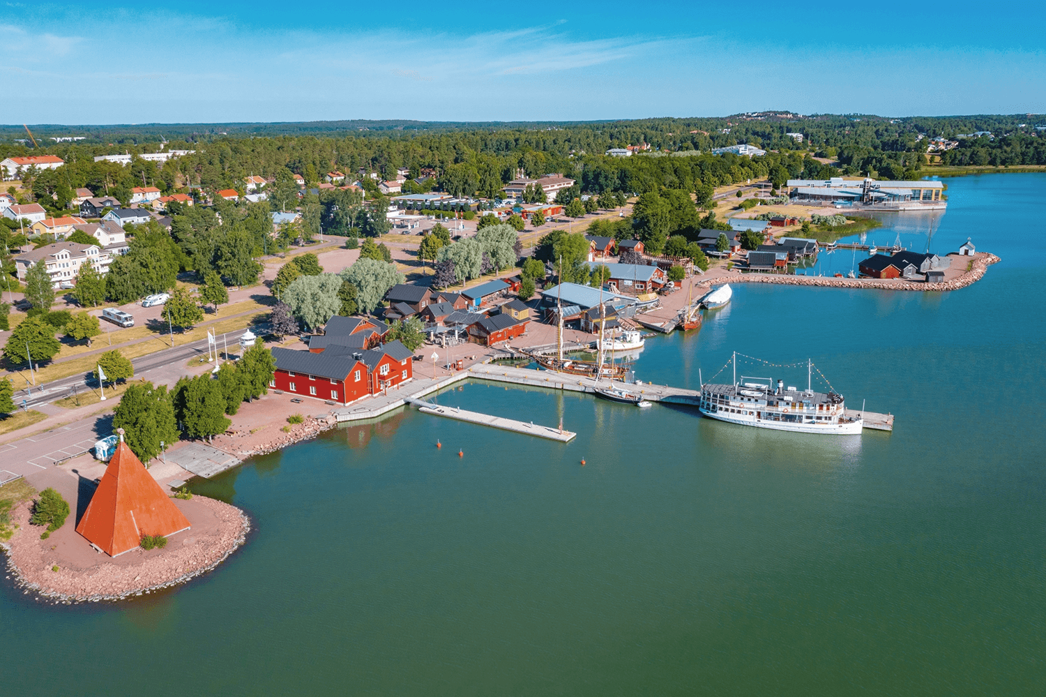 In Mariehamn, you can wander around among the charming boathouses, visit the neighbourhood's museum and more.